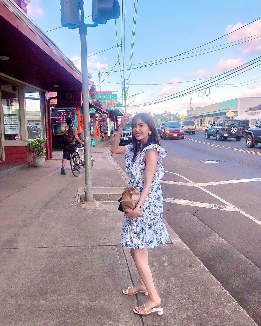 Aoiさんのインスタグラム写真 - (AoiInstagram)「ハワイのカウアイ島🌺 カウアイ島は初めてでしたが、自然あふれる場所で日本人も全然いなくて本当に癒されました♡ 地元のスーパー巡りしたり、街散策したり楽しかったな〜😍♡ ワンピースは　@zara です❣️ . . . #シンプルコーデ#fashion#cord #cordinate #ootd#大人コーデ#大人カジュアル#カジュアルコーデ#コーデ#zara #リゾート#ワンピース#ハワイ#カウアイ島」3月21日 20時08分 - aoioa