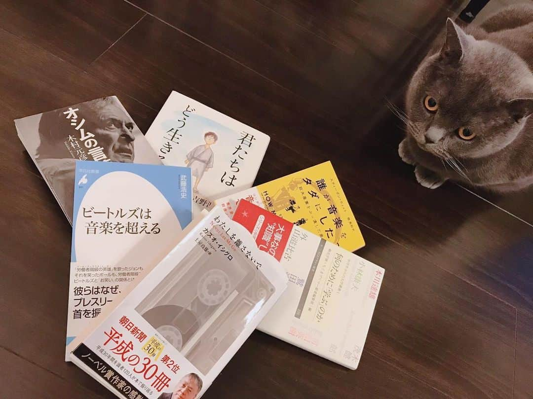 飯島颯さんのインスタグラム写真 - (飯島颯Instagram)「トレーニングの後は読書📚 お勧めがあったら教えて  #君たちはどう生きるか #ビートルズは音楽を超える #誰が音楽をただにした？ #何のために「学ぶ」のか #私を離さないで #オシムの言葉 #飯島颯#superdragon」3月21日 20時13分 - hayate_kumakun_official