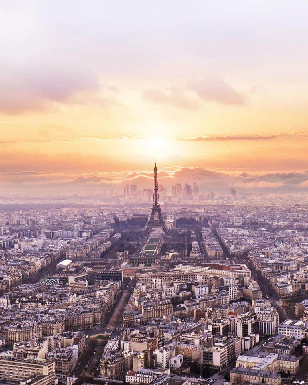 nathparisのインスタグラム：「HELLO PARIS... . From quarantine with love 💖 Day 6 containment take care of you and stay at home! Have a nice weekend!」
