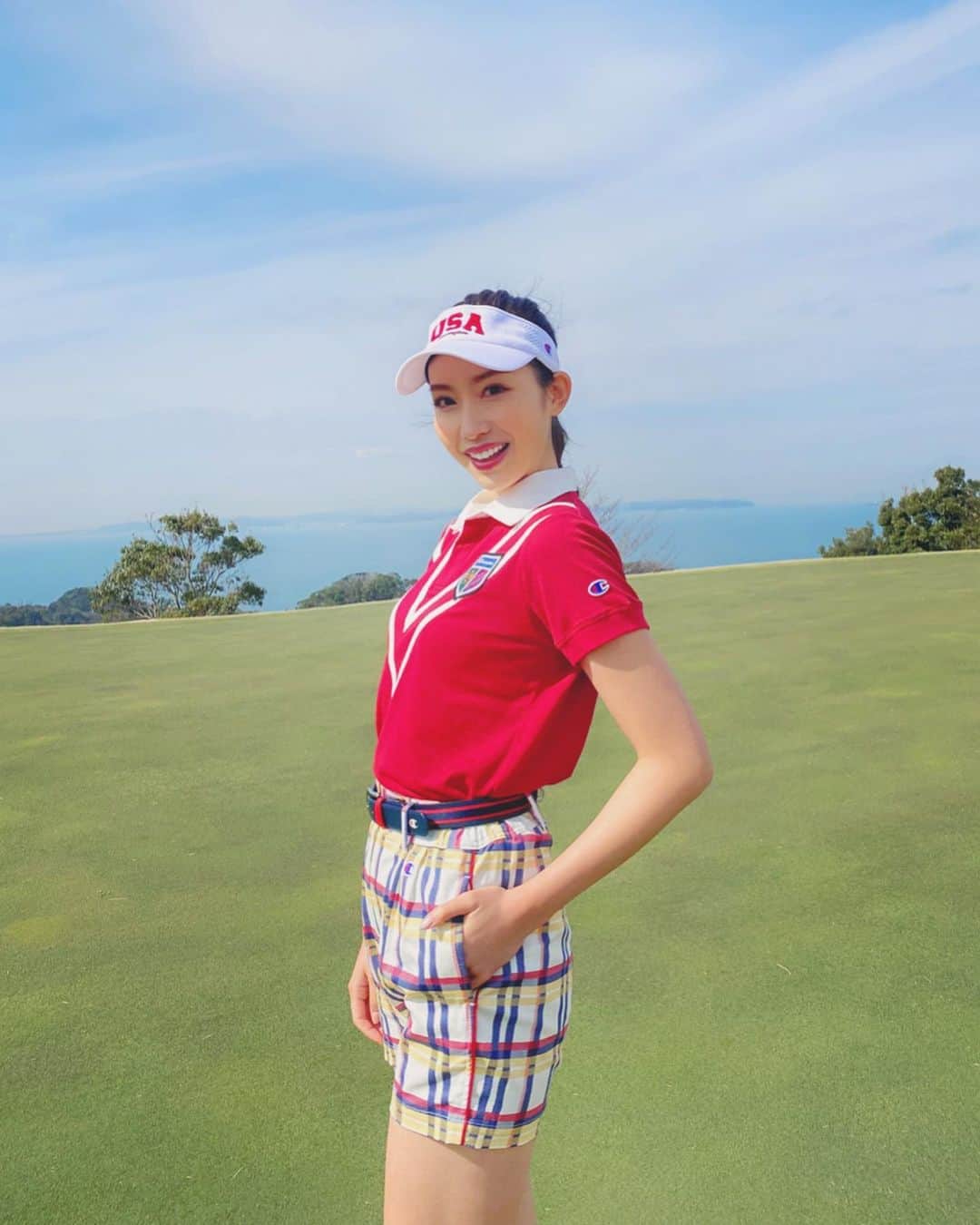 中島亜莉沙さんのインスタグラム写真 - (中島亜莉沙Instagram)「今月の @rakuengolf 2020 vol42  ありちゃんを探してみてね👀💗 . #撮影の裏側の裏側ありさ #オーシャンビューン #golf #champion_jp #championgolf #楽園ゴルフ #ゴルフ #チャンピオン」3月21日 20時25分 - arisan_days