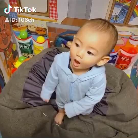 成田童夢のインスタグラム：「プレーリードッグその2✩°｡⋆⸜(* ॑꒳ ॑* )⸝ https://vt.tiktok.com/6VQPEr/ #今日の童夢さん #プレーリードッグ #日常vlog #子供のいる暮らし #赤ちゃんのいる生活」