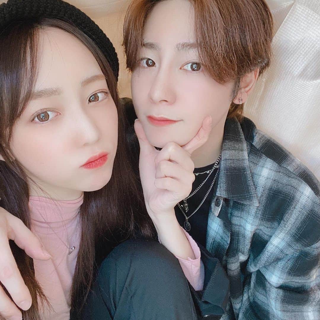 のインスタグラム：「先日りなと一緒に美活してきた〜✨✨ 最近美容頑張ってる！！！笑 無加工のyoutube少しでも良く写るように！！笑  湘南美容外科川崎院さんでイオン導入をして頂きました✨ お肌の悩みとかカウセリングで優しくきいてくれる🥺  お肌潤ってすべすべなりました🙏✨✨ #湘南美容外科 #川崎院」