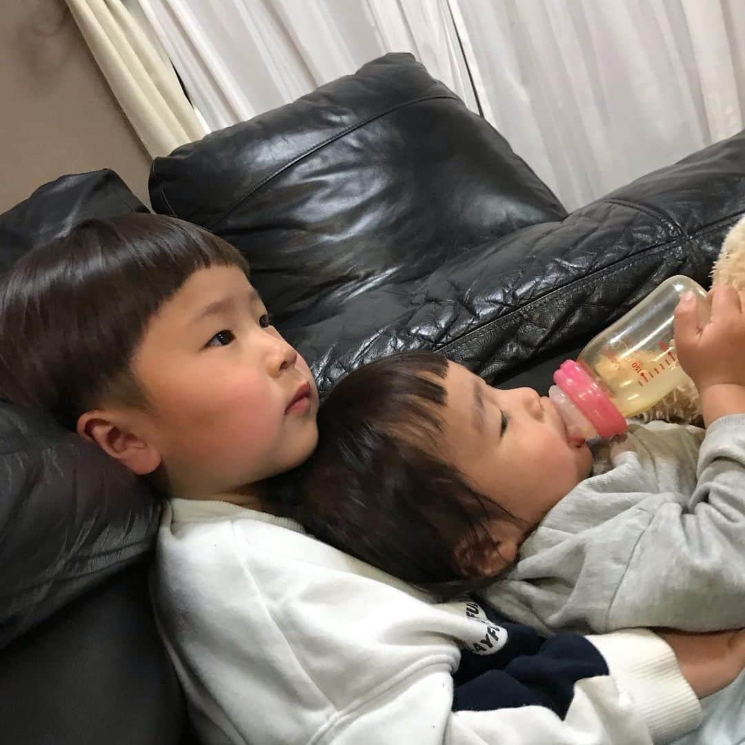 漆山璃のインスタグラム：「あみるもお兄ちゃんにらなったなぁ〜😚」