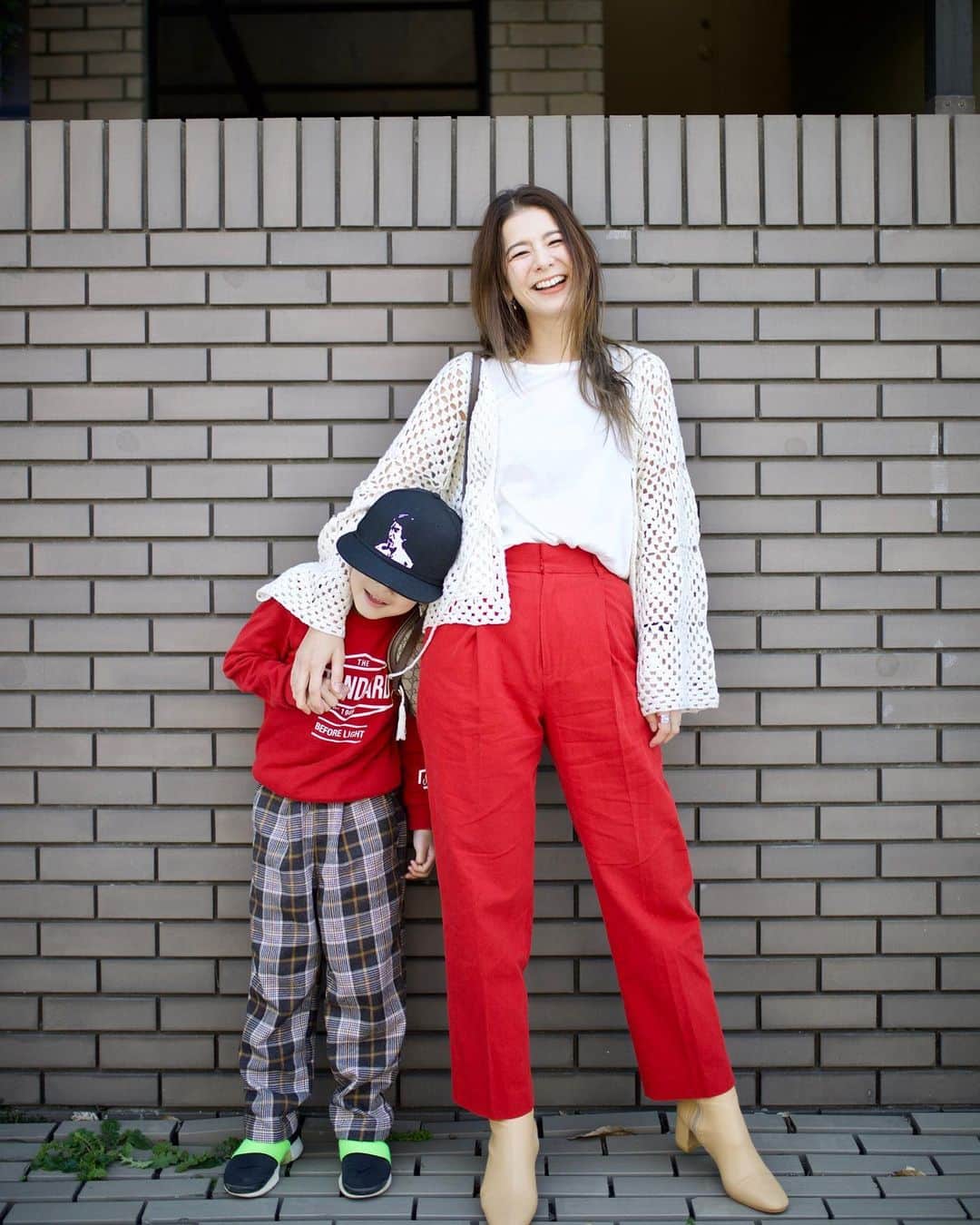 イノウエアツヒロのインスタグラム：「お互い卒園おめでとう㊗️🎈🎉 頑張ろねー親同士😁😁🌸 #熊本　#くまもと　#クマモトノヒトタチ #熊本男子　#熊本女子 #熊本観光　#熊本人物紹介　#肥後もっこす #よかおとこ　#よかおなご　#family #家族写真」