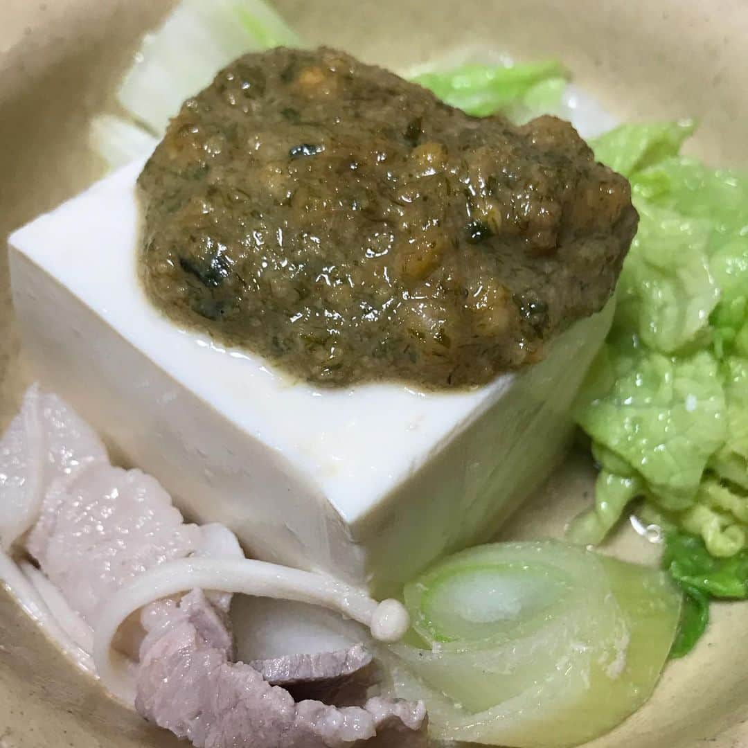 ハチミツ二郎さんのインスタグラム写真 - (ハチミツ二郎Instagram)「オレの湯豆腐。 メチャクチャ美味い。」3月21日 21時03分 - jirohachimitsu