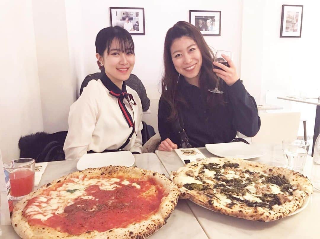 高木由麻奈さんのインスタグラム写真 - (高木由麻奈Instagram)「大きな🍕pizza!!﻿ 数ヶ月前、中学からのお友達がイギリスに遊びに来たので合流しました🇬🇧☺ ﻿ I met with a friend from Junior high scool.﻿ ﻿ #いつかの #ロンドン #london #sometimeago #pizza #lanticapizzeriadamichele」3月21日 21時12分 - yumana.t