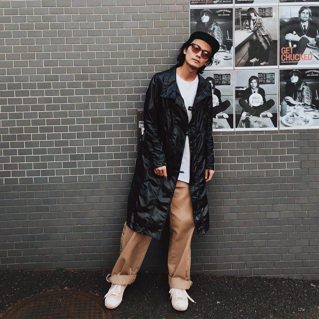 長坂 睦生のインスタグラム：「【 #Fashion_mut 】﻿ クレジットはスライド☞﻿﻿﻿ ----------------------------------------------﻿﻿ 本当に外が気持ち良すぎる。﻿ converseのポスターがイケてた場所。 #mistergreen #isseymiyake #myne #converse」