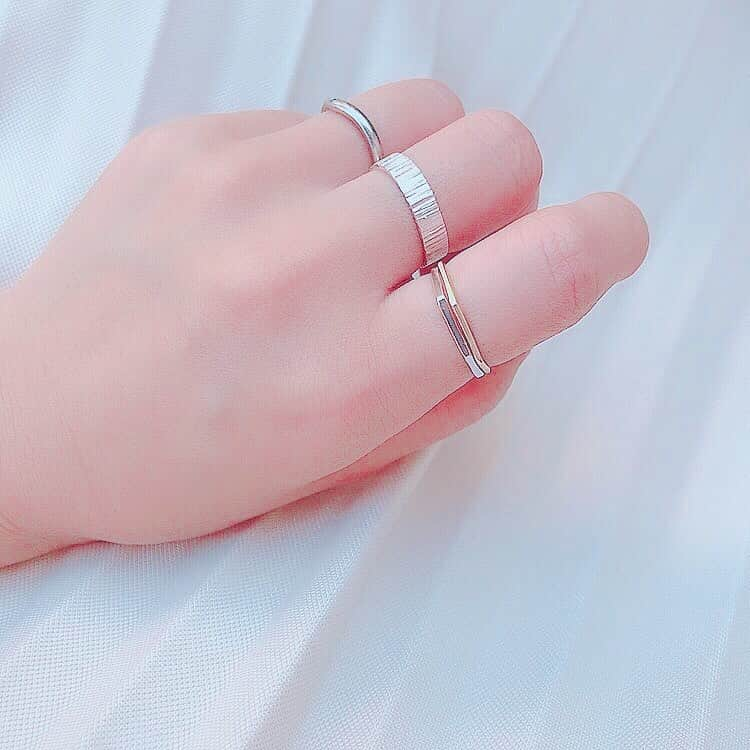 ゆうかさんのインスタグラム写真 - (ゆうかInstagram)「これめっちゃ笑顔😂❤️笑﻿ ﻿ @fing_official 💍かわいい💕﻿ やっぱりアクセサリーつけると少しオシャレな気分になる🤗笑✨﻿ ﻿ クーポンコード出してくれたので、﻿ よかったら使ってね🌼﻿ ﻿ 10%OFFクーポンコード→yuuka10﻿ (2020/4/14まで有効、WEBショップにて使用可能)﻿ ﻿ #リング #オシャレさんと繋がりたい #アクセサリー #指輪 #ゆびわ #菜の花畑 #土手 #菜の花 #おしゃれさんと繋がりたい #おしゃれ #ママコーデ #ママコーディネート #オシャレ #アラサーコーデ #アラサー #アラサーメイク #アラサーファッション #アラサーママ #お散歩」3月21日 21時37分 - yuuka_japan