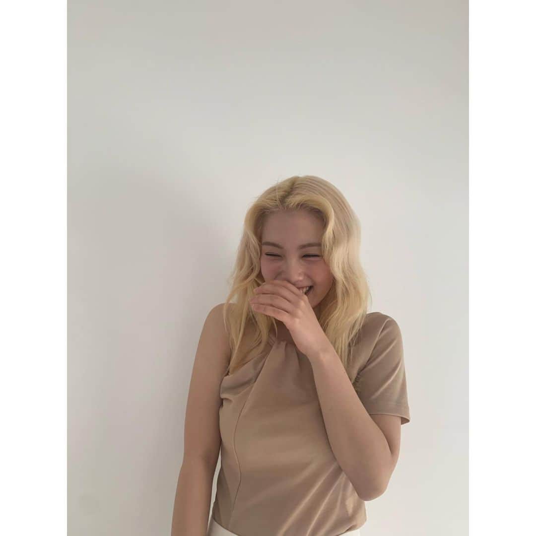 Weki Mekiのインスタグラム：「ELLE🤎 #WekiMeki #위키미키 #Lucy #루시」