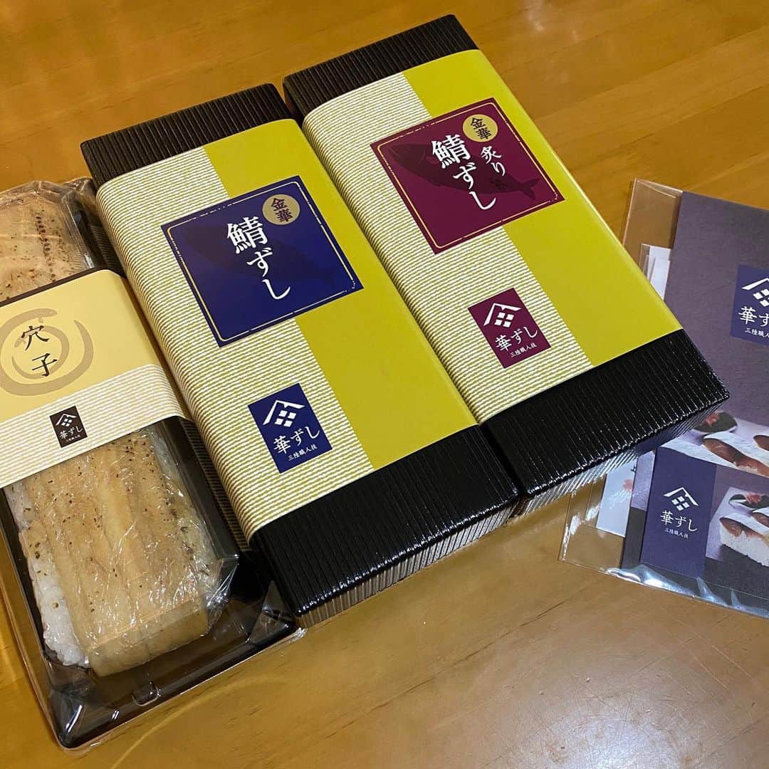 野間美由紀のインスタグラム：「お取り寄せした鯖寿司いただきました。美味しかった〜。https://www.hanazushi.com ご馳走さまでした！‪@HanazushiMc ‬」