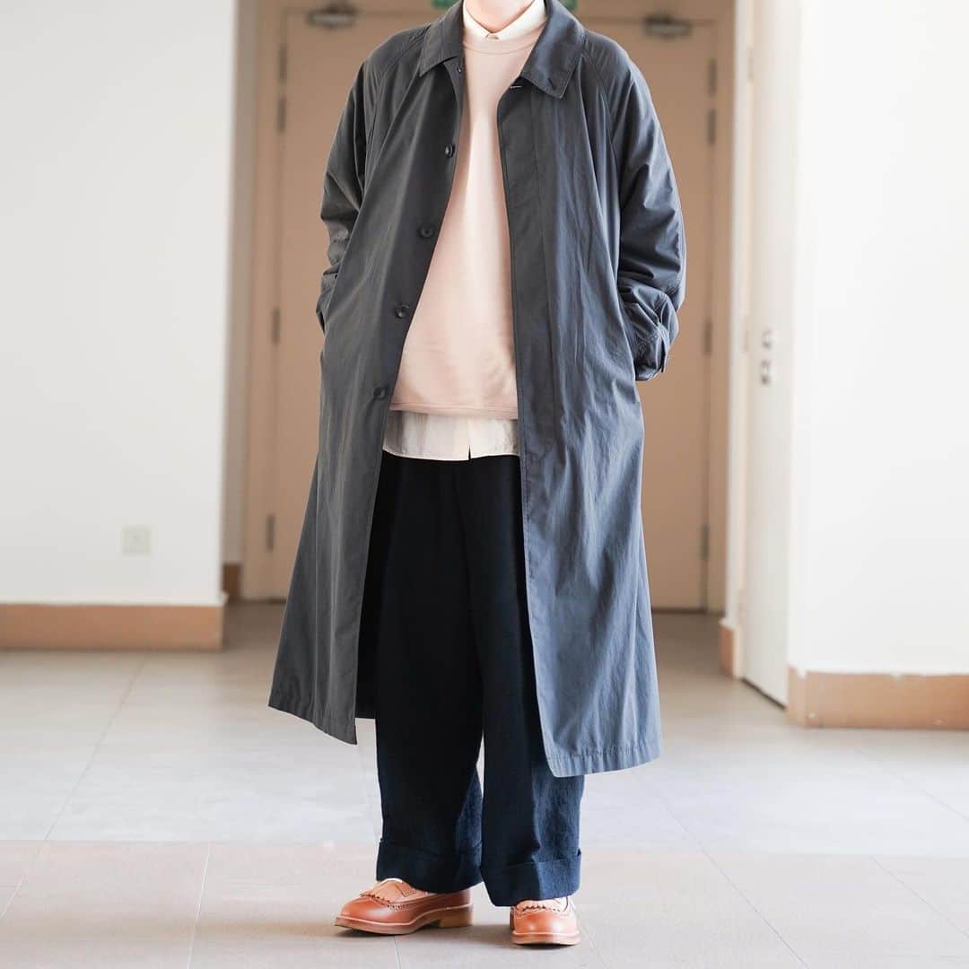 のインスタグラム：「黒のロングコートは初めて買った気がする！ ・ ・ #stevenalan #auralee #comoli #henderscheme ———————————————————————— #ootd#coordinate#snap#fashionsnap#fashion#instafashion#instagood#メンズファッション#gu#uniqlo#爽やかコーデ#l4l#f4l#お洒落さんと繋がりたい#おしゃれさんと繋がりたい#オシャレさんと繋がりたい#写真撮ってる人と繋がりたい#写真好きな人と繋がりたい#ファインダー越しの私の世界 #シミラールック#couple #couplephoto #neat_tokyo #henderscheme ————————————————————————」