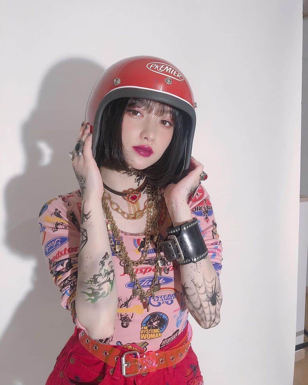 吉田凜音のインスタグラム：「ヘルメットの人⛑」