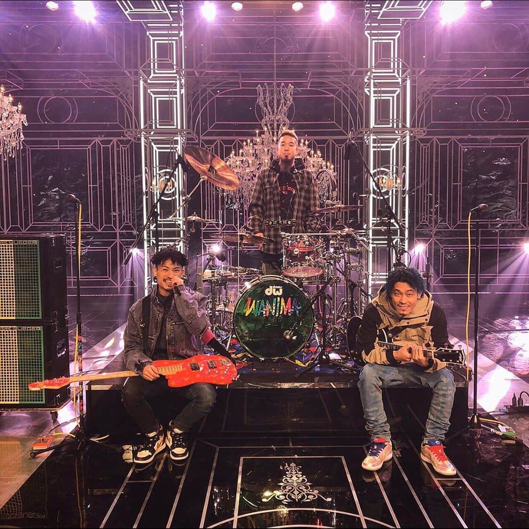 WANIMAのインスタグラム：「FNS音楽特別番組ありがとうございました。﻿ ﻿ 沢山の方々のおかげで配信できた一曲﻿ ﻿ 「春を待って」﻿ ﻿ 歌わせて頂きました。﻿ ﻿ https://wanima.lnk.to/hm﻿ ﻿ こちらから各配信サイトにて聴く事が出来ます‼︎﻿ ﻿ #WANIMA #FNS音楽特別番組」
