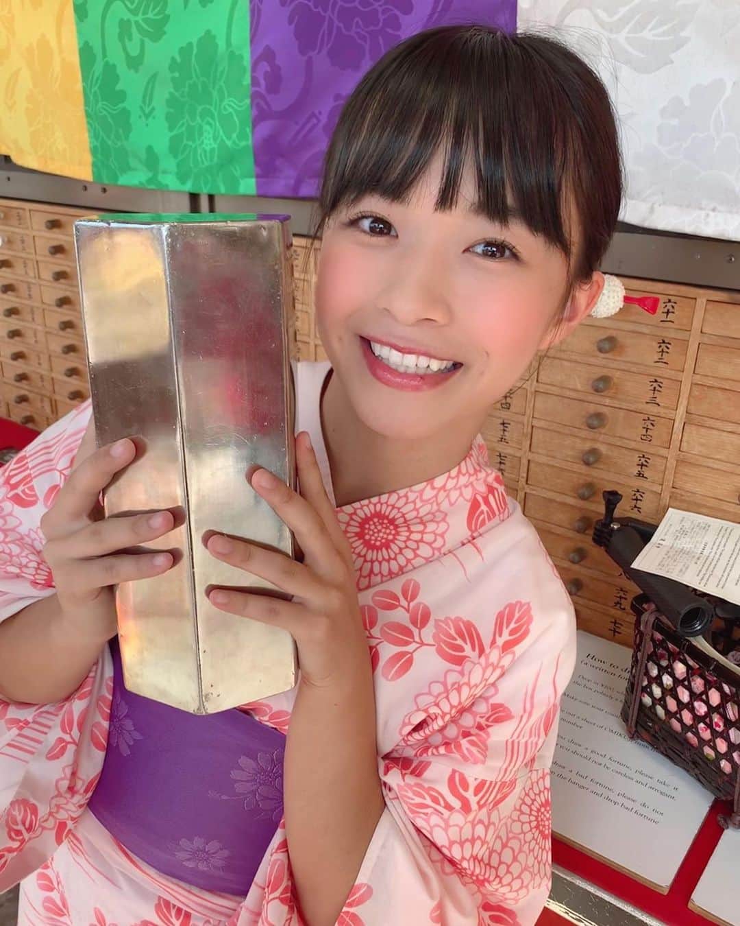 百川晴香さんのインスタグラム写真 - (百川晴香Instagram)「浴衣というか着物が着たい👘💕もう少し暖かくなってほしいね☀️ #浴衣 #着物 #和服 #おみくじ #末吉 #良くなかった #笑 #japanesegirl #yukata #asakusa」3月21日 22時09分 - momokawaharuka
