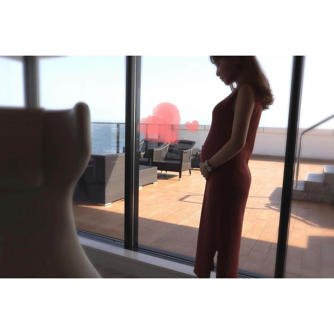 三宅るなのインスタグラム：「⭐️ご報告⭐️ . . . . この度お腹に新しい命を授かりました🙌🏼 . . .  現在安定期に入っており、 体調も安定してきたのでご報告させていただきます🙇🏼‍♀️ . . . . 新しい家族が増えることの喜びと、 初めてのことでドキドキの生活ですが、 会える日を心待ちにしながら残りのマタニティライフをすごしていきたいと思います☺️ . . . ご報告でした💕 . . . 2020.3.21  るな」