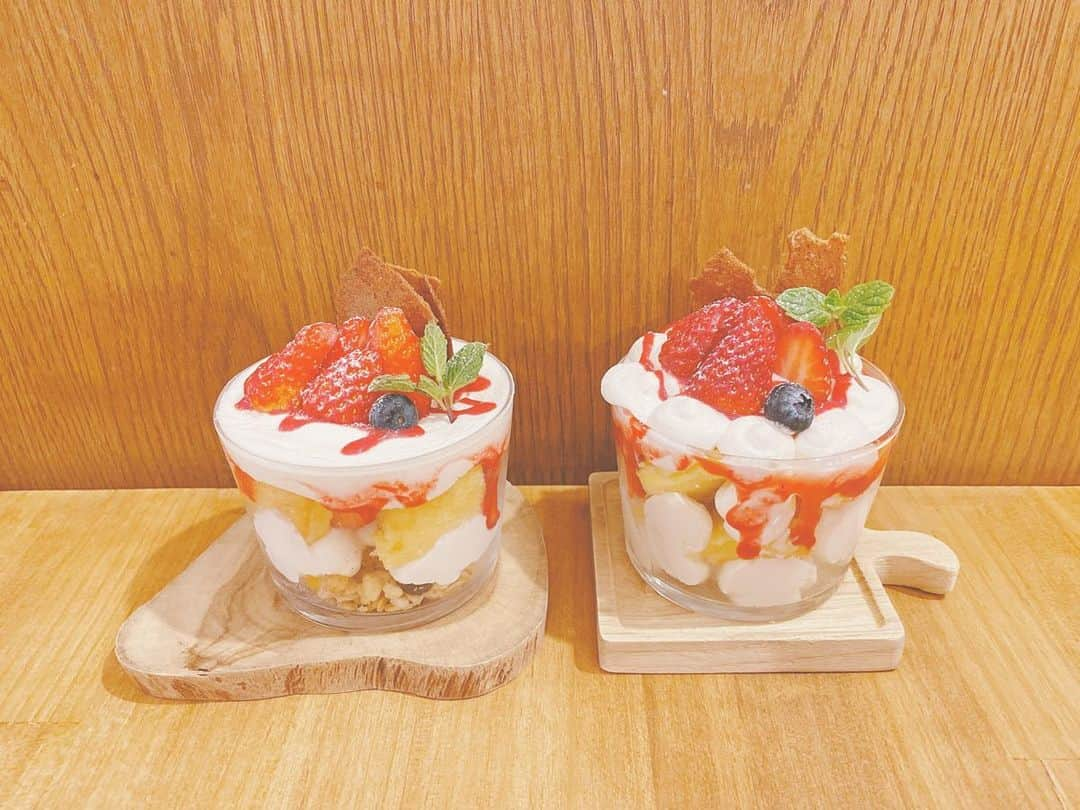 秋波愛さんのインスタグラム写真 - (秋波愛Instagram)「✿.* . . . 🍓Wit CAFE( @witcafenagoya )🍓 . グラスに入ったショートケーキ 見た目も可愛いし生クリームも ちょうどいい甘さだし、 いちごたっぷりで最高だた🤤💓 . 糖質制限終わったら絶対また食べる！！！😡🍓 . . . #ウィットカフェ #鶴舞カフェ #夜カフェ  #夜カフェ名古屋 #カフェ巡り #カフェ  #鶴舞高架下 #鶴舞 #名古屋 #パフェ  #グラスケーキ #ショートケーキ #苺  #witcafe #glasscake #shortcake  #strawberry #cafestagram #cafe  #あいちん #秋波愛 🐇🎀」3月7日 13時27分 - akinamiai