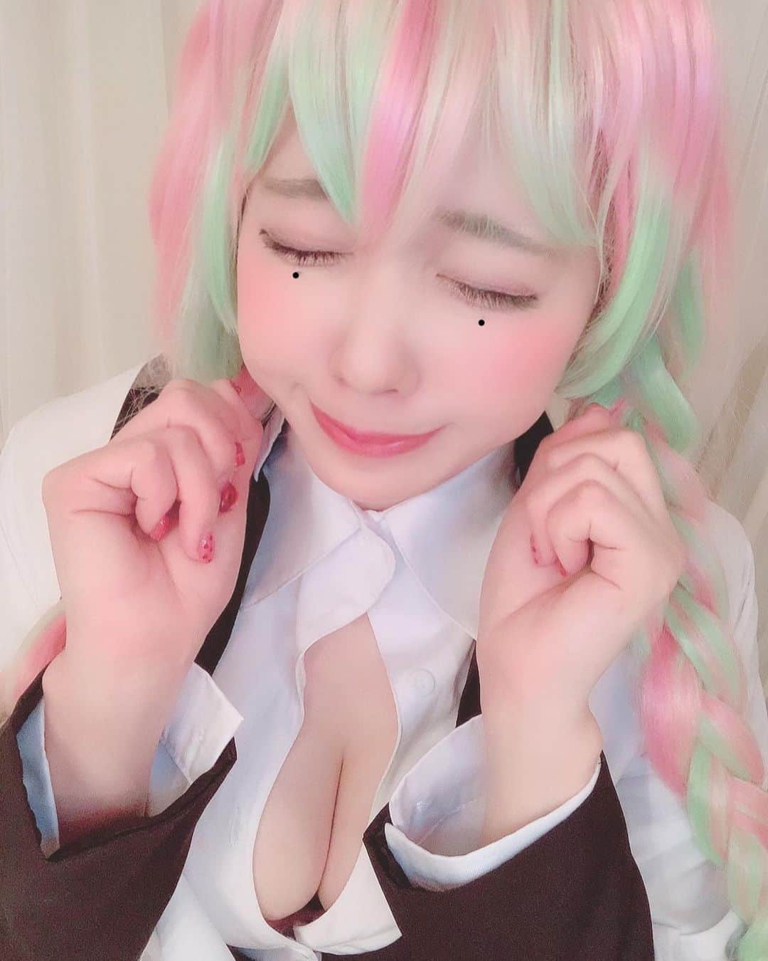 のインスタグラム：「💗 🍡 💗 🍡 (Ｕ>///<Ｕ) #鬼滅の刃 #甘露寺蜜璃 #甘露寺蜜璃コスプレ #コスプレ #cosplay #cosplayer  #japanesegirl  #恋汐りんご #宅コス」