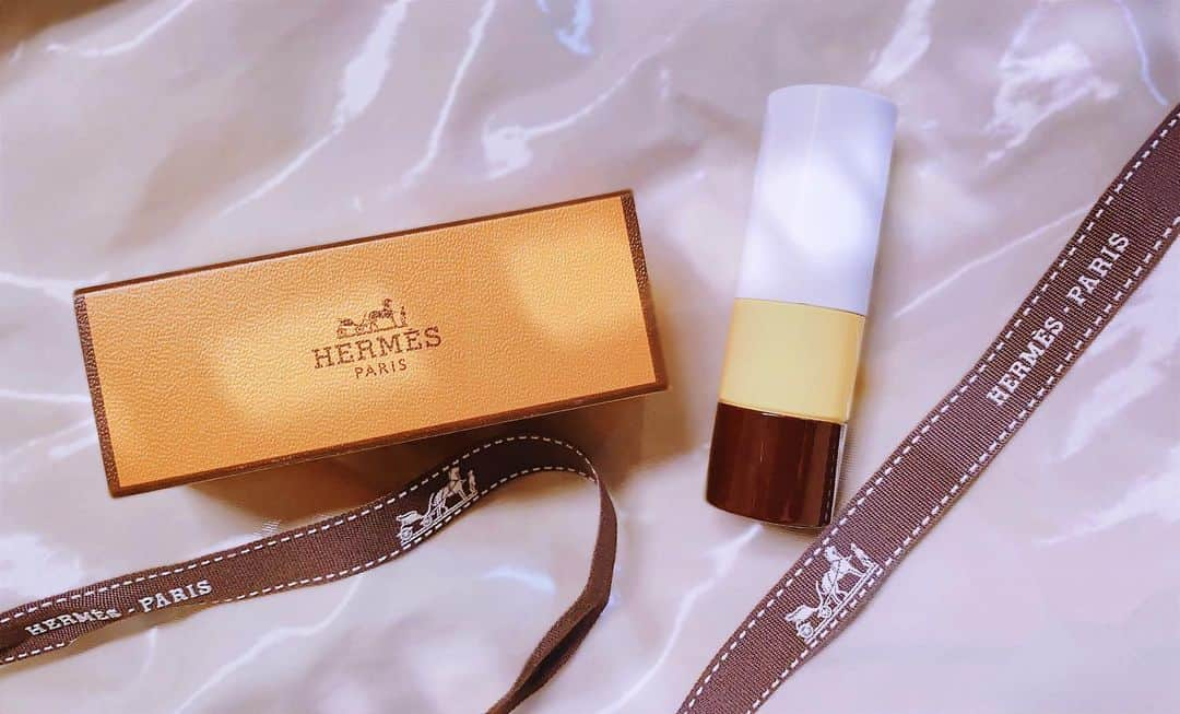 山内あいなさんのインスタグラム写真 - (山内あいなInstagram)「💄🤎💛🤍 #hermes #lip」3月7日 14時29分 - ainayamauchi3131