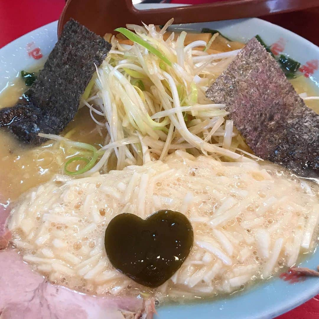 満田伸明さんのインスタグラム写真 - (満田伸明Instagram)「学生時代にめっさ食うてた壱発ラーメンへ1人でブーン🏍💨さすがにネギトロチャーは食べられへんからネギトロ味噌🍜 さ、次どこ行こかな…  #八王子 #壱発ラーメン #懐かしい味 #美味い具合にナンバー隠れた #CB400fourNC36 #ツーリング #満田のくせに #満田伸明」3月7日 14時37分 - mitsusya