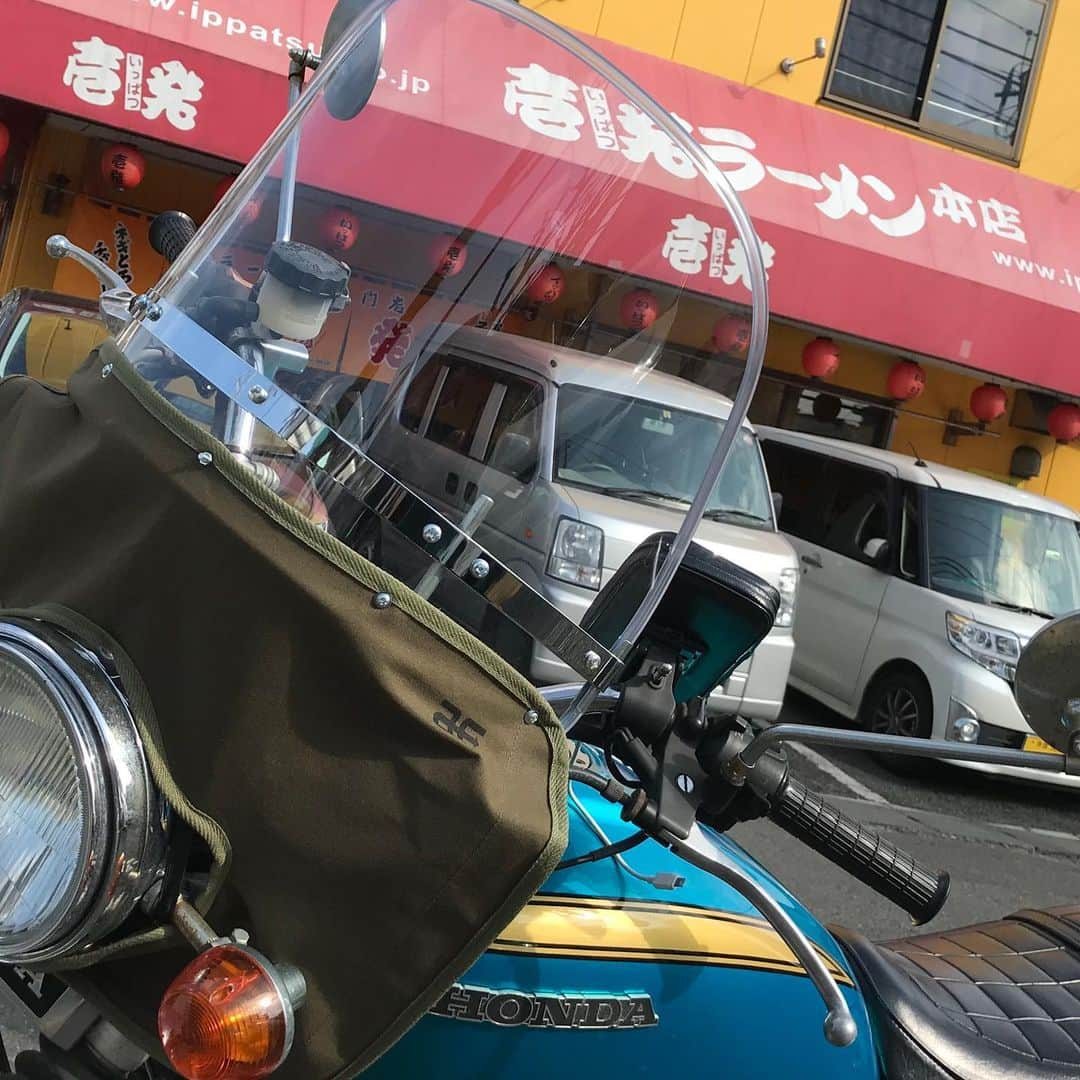 満田伸明さんのインスタグラム写真 - (満田伸明Instagram)「学生時代にめっさ食うてた壱発ラーメンへ1人でブーン🏍💨さすがにネギトロチャーは食べられへんからネギトロ味噌🍜 さ、次どこ行こかな…  #八王子 #壱発ラーメン #懐かしい味 #美味い具合にナンバー隠れた #CB400fourNC36 #ツーリング #満田のくせに #満田伸明」3月7日 14時37分 - mitsusya