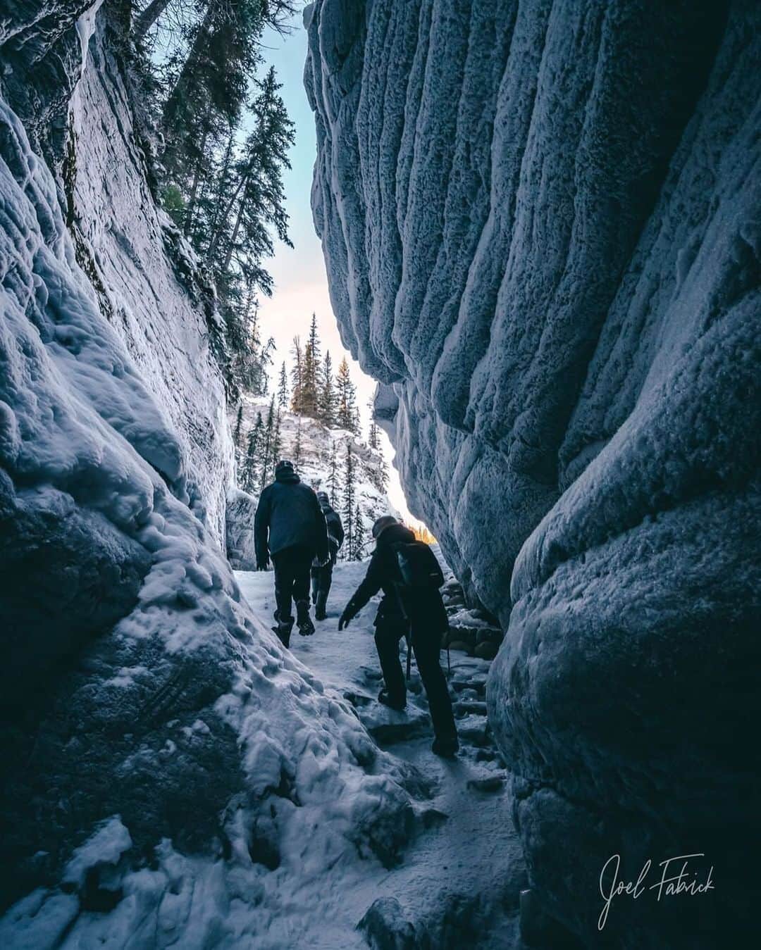 Ricoh Imagingさんのインスタグラム写真 - (Ricoh ImagingInstagram)「Posted @withregram • @joelfabrick Climbing out of the Cavern.  The Maligne Canyon ice walk tour was such an amazing experience. Its hard to capture the massive scale of this canyon while you are walking along the frozen river at its base. Hard to believe that we would have been well under the surface of the water once the ice thaws and water begins rushing through this canyon throughout the spring/summer.⠀⠀⠀⠀⠀⠀⠀⠀⠀ ⠀⠀⠀⠀⠀⠀⠀⠀⠀ This is known as a slot canyon created by erosion, and can measure up to 50 Meters deep in places.  Would love to come see it again in the summer when the waterfalls and river have thawed and are rushing through the caverns.⠀⠀⠀⠀⠀⠀⠀⠀⠀ .⠀⠀⠀⠀⠀⠀⠀⠀⠀ .⠀⠀⠀⠀⠀⠀⠀⠀⠀ .⠀⠀⠀⠀⠀⠀⠀⠀⠀⠀⠀⠀⠀⠀⠀⠀ #canada #rockymountains #hiking #forest #winter #canyon #erosion #frozen #breathtaking #colorful #moody #nature #naturephotography #explore #wander #getoutdoors #alberta #explorecanada #welivetoexplore #explorealberta #jaspernationalpark #wanderlust #peaceful #mountains #frozenwaterfall #iceclimbing #maligne #pentaxk1 #teamRicohImaging #teamPentax」3月7日 6時00分 - ricohpentax