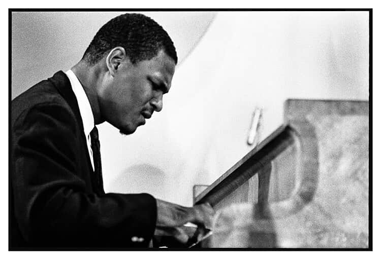 のインスタグラム：「I had the honor of watching McCoy Tyner perform a few years ago in New York City. As I listened to him play from the side of the stage, a thought occurred to me more fully formed than most do. It was a thesis, really: “the case for immortality.” I wished a performer of his talent could somehow reason with the forces of nature to let him live forever, on the basis of his otherworldly abilities. I’m saddened to learn of his passing. Do yourself a favor and listen to his impeccable work both as his own bandleader and with John Coltrane Quartet. RIP」