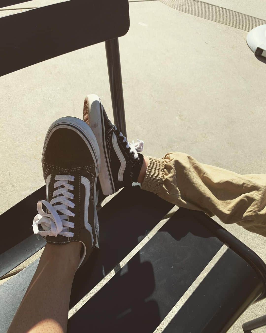 ブリット・ニコルのインスタグラム：「On a date with AJ! He told me what to wear. He said “These shoes and this dress.” You got it bud. 😍」