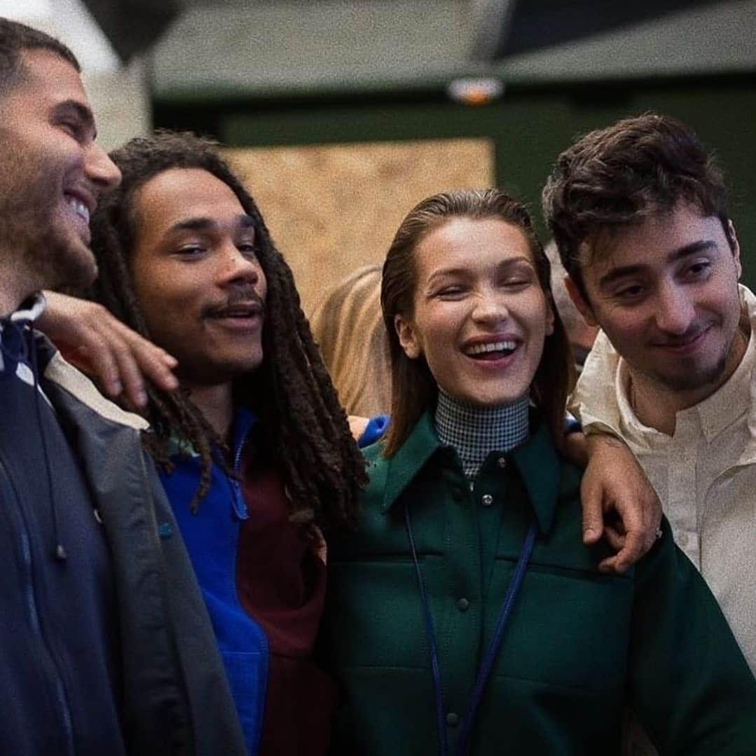 ベラ・ハディッドさんのインスタグラム写真 - (ベラ・ハディッドInstagram)「Opening @Lacoste ... What a beautiful way to end the season... thank you to @louise_trotter_ , the way you are so attentive to every single piece of the puzzle is so inspiring to me. @suzannekoller @pg_dmcasting @arthurmejean Your team is on another level of incredible and I feel lucky to have walked for you. So very classic ..!」3月7日 6時21分 - bellahadid