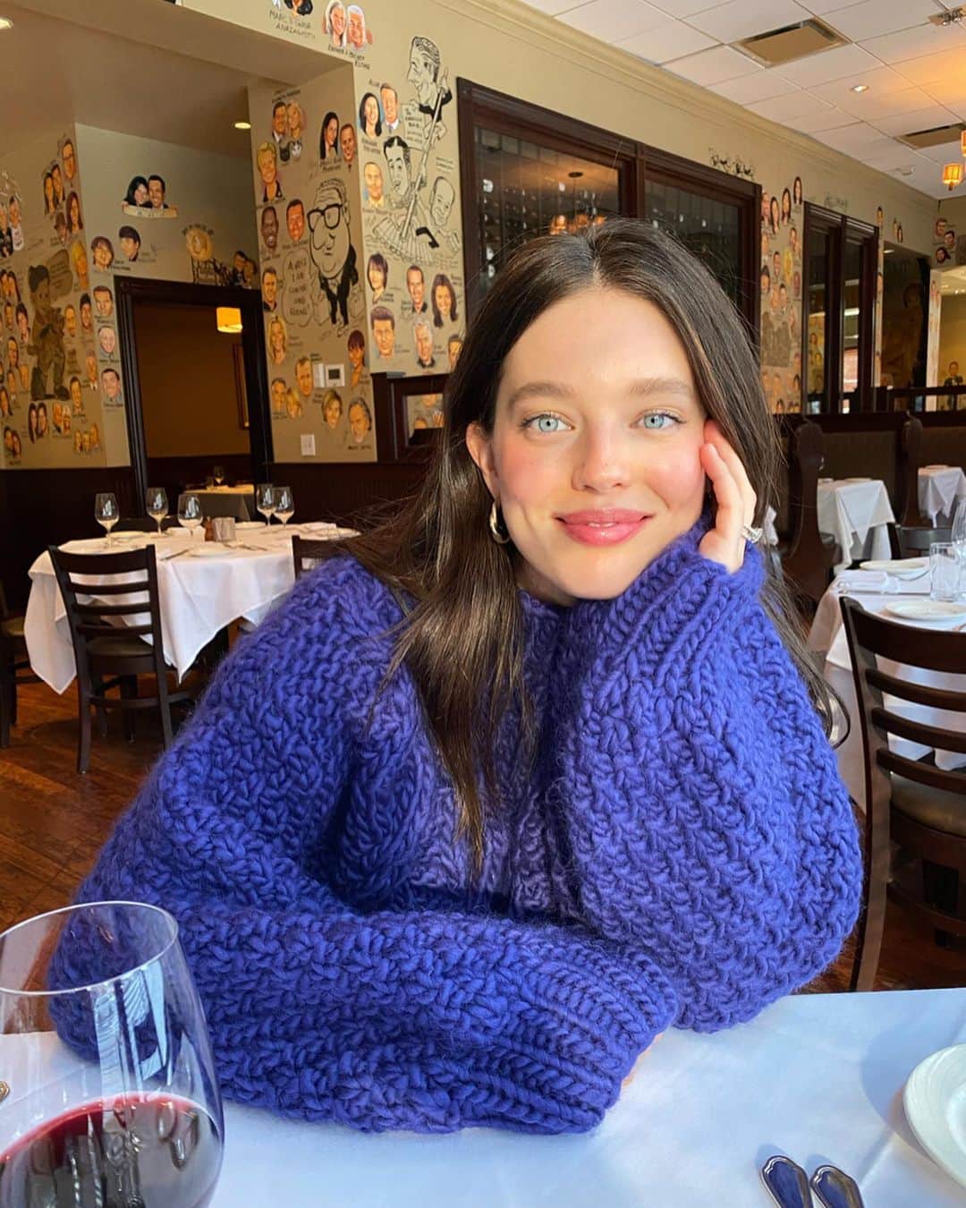 エミリー・DiDonatoのインスタグラム：「Here for the early bird special 🐦 🍹」