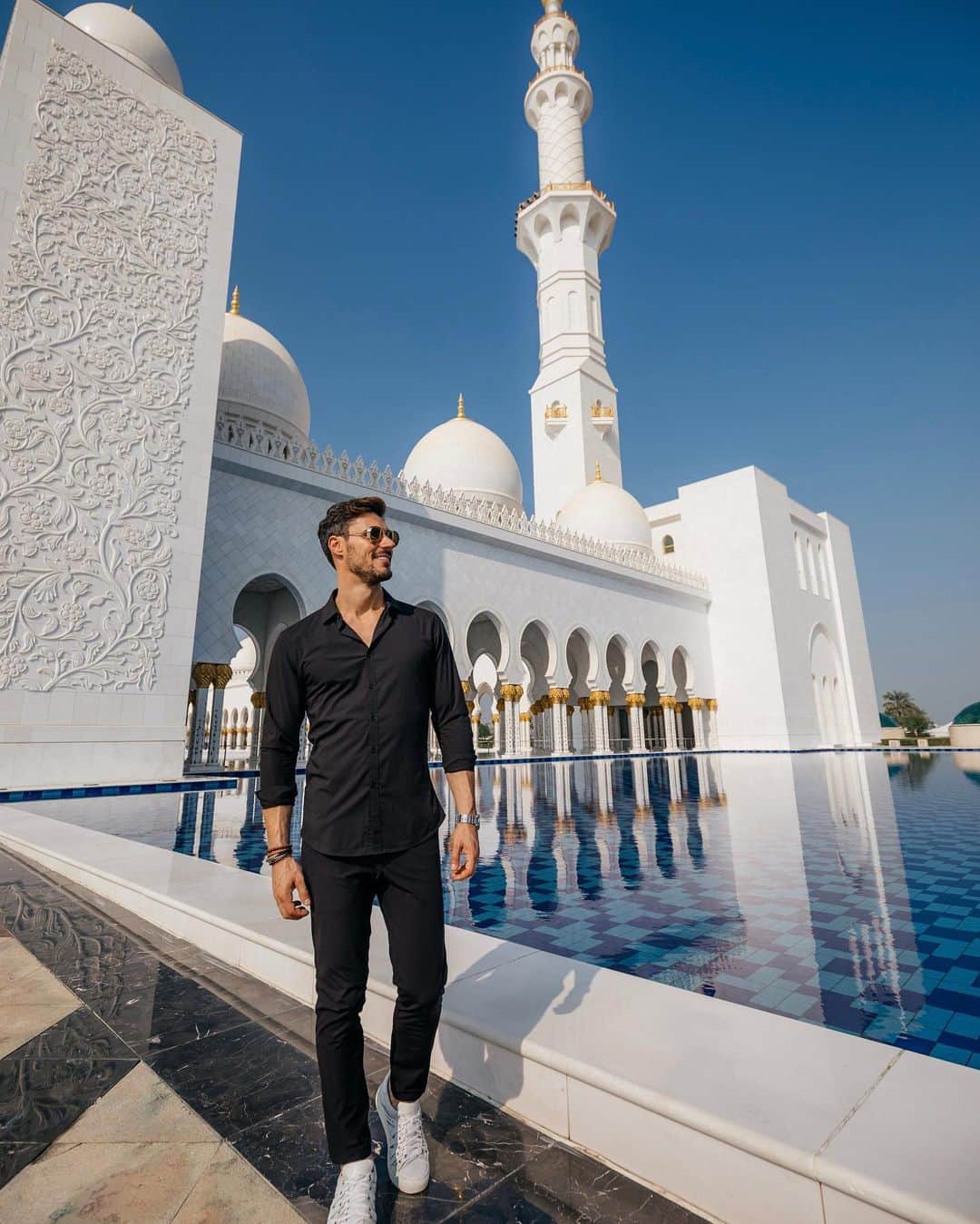 リッツ・カールトンさんのインスタグラム写真 - (リッツ・カールトンInstagram)「After departing Dubai, we headed to the magnificent architecture and design of #AbuDhabi, where @ebradley_co and @travelwritedraw admired every stunning view. #PaidPartner⁣ ⁣ #UnitedArabEmirates #UAE #SheikhZayedMosque #SheikhZayed #Mosque #Design #Architecture #Explore #Discover #Travel #Travelgram #InstaTravel #TravelDiaries #RCPartner」3月7日 7時10分 - ritzcarlton