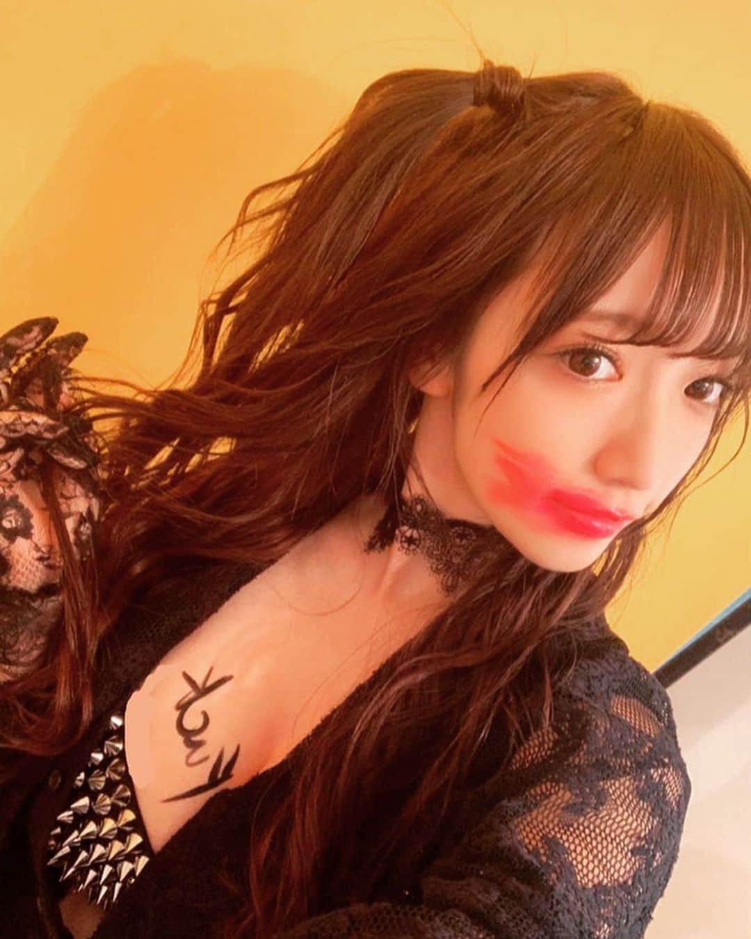 のインスタグラム：「ロングヘア…💕 どうかな🙈💄 衣装もヘアメイクも 全てが新鮮な撮影でした📷 @yuyatakahashi.monster  @_beth_elisa_  @shogo_tachibana  @cocooosaki  @kenjisatoo  @_takestagram_」