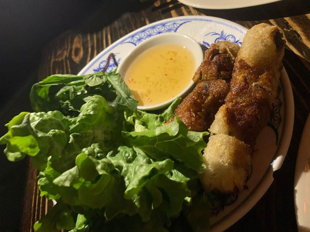 関根理紗さんのインスタグラム写真 - (関根理紗Instagram)「NYメシその1 NYといばのベーグル、ステーキにベトナム料理結構バラエティー豊かなご飯ラインナップ✌️ あさひさんと異国料理部たちあげて、NYで第一回かいさいしたよん！ またvlogで紹介します😊✌️ #NYメシ　#異国料理部」3月7日 7時20分 - sekine.risa