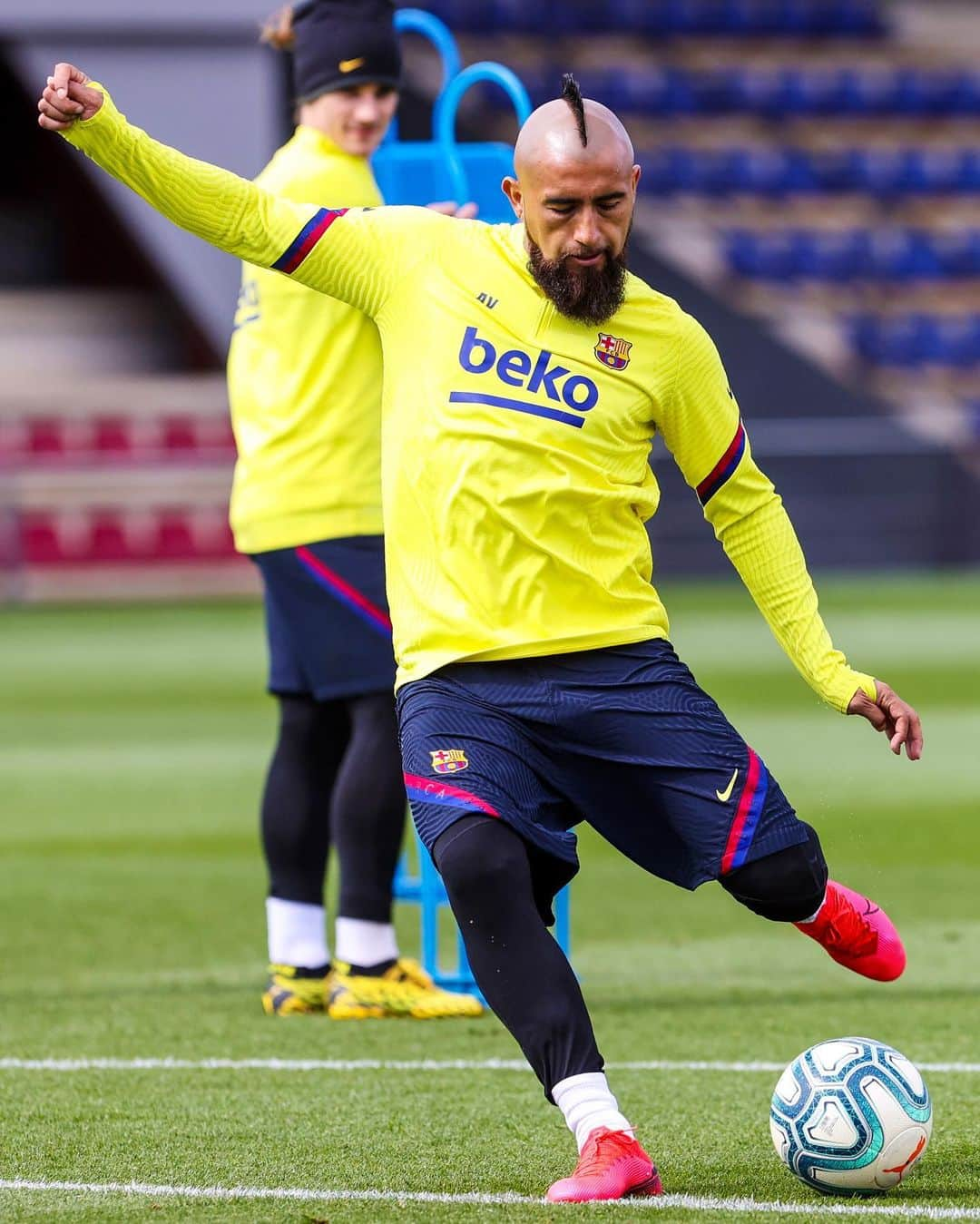 FCバルセロナさんのインスタグラム写真 - (FCバルセロナInstagram)「🔜 #BarçaRealSociedad 🏟 Camp Nou 💙❤️ Força Barça!」3月7日 7時41分 - fcbarcelona