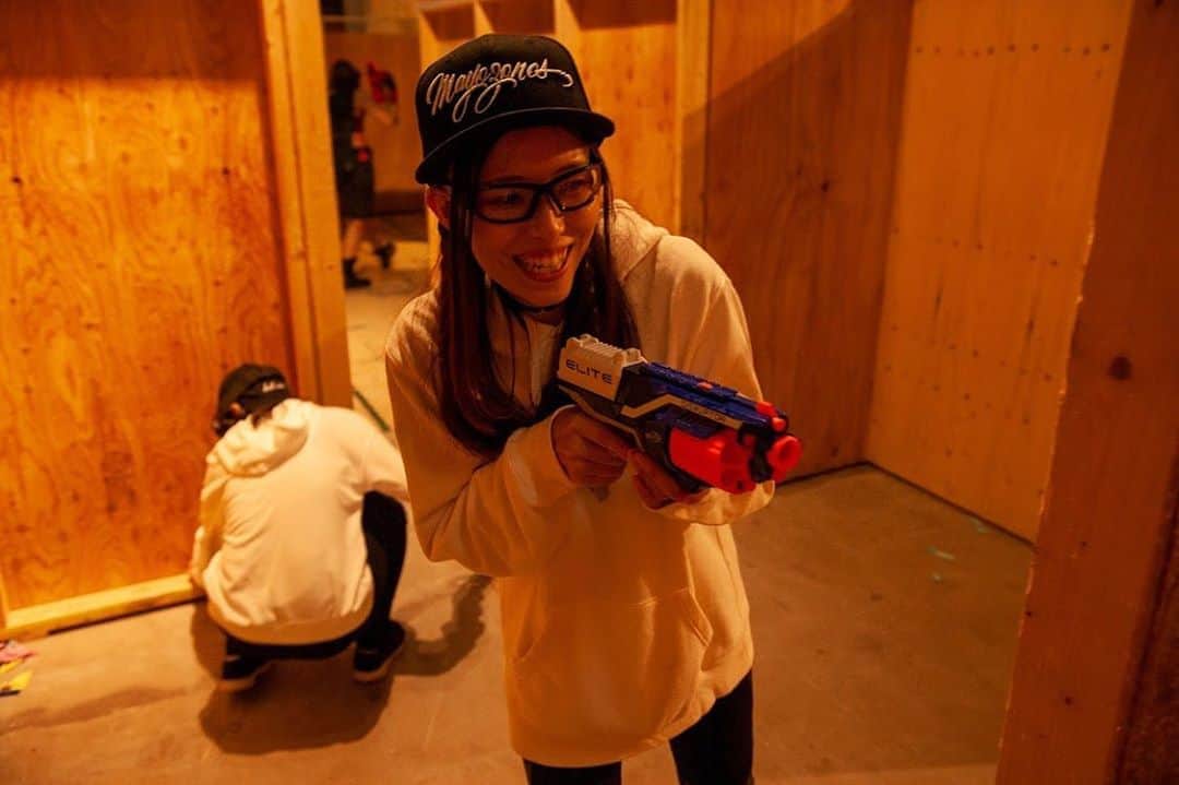 のインスタグラム：「I hah a lot of fun in NERF GAMES for my first time✨﻿ Big smile🤣🤣🤣﻿ ﻿ ﻿ #BLKFOX﻿ #女子サバ﻿ #nerf﻿ #MAYOZONES﻿ #サバゲー﻿ #サバゲーマー﻿ #サバイバルゲーム﻿ #サバゲー女子﻿ #ミリタリー﻿ #サバゲー女優﻿ #サバ嬢﻿ #女優﻿ #秋田﻿ #モデル﻿ #model﻿ #MC﻿ #japanesegirl﻿ #メガネ女子﻿ #サバゲー装備﻿ #airsoft﻿ #airsoftjapan﻿ #サバゲーしたい﻿ #サバゲーマーさんと繋がりたい﻿ #写真好きな人と繋がりたい」
