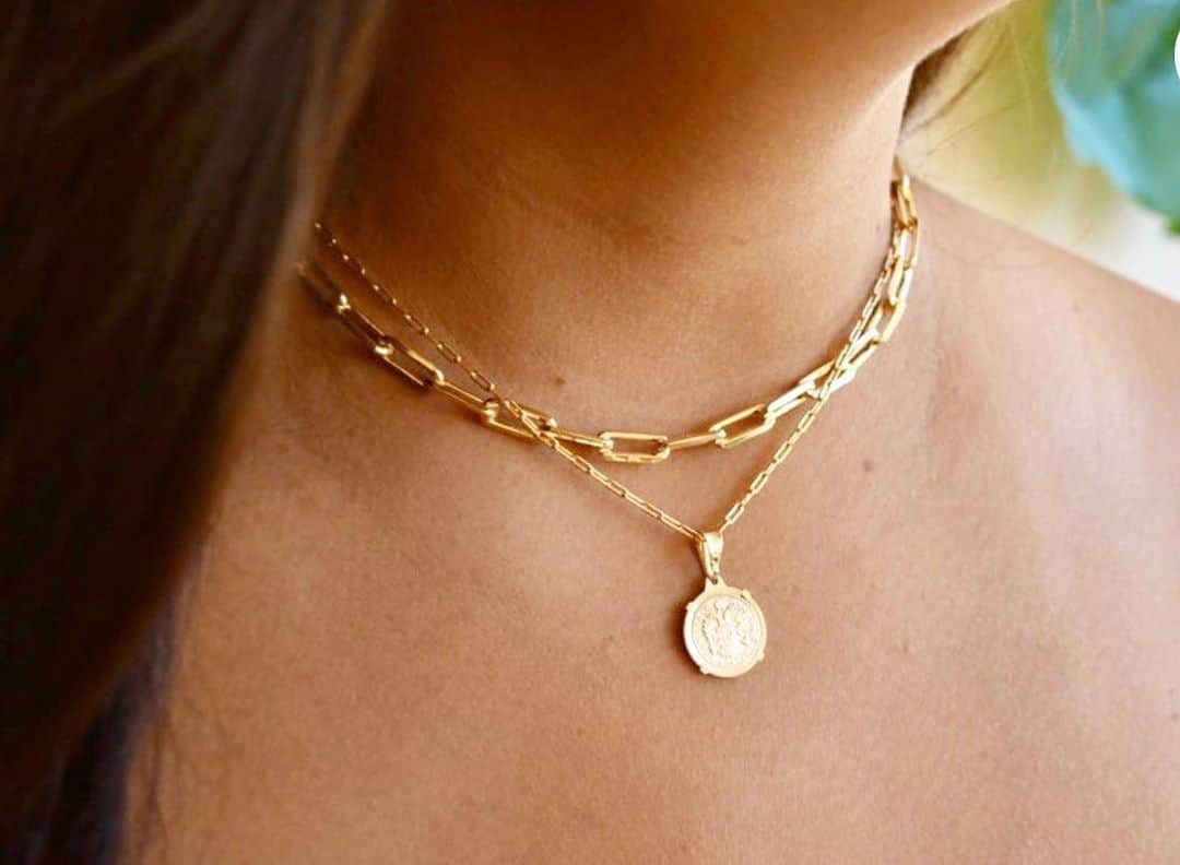 のインスタグラム：「Chain necklace #coinnecklace Shop now: www.shopebbo.com」