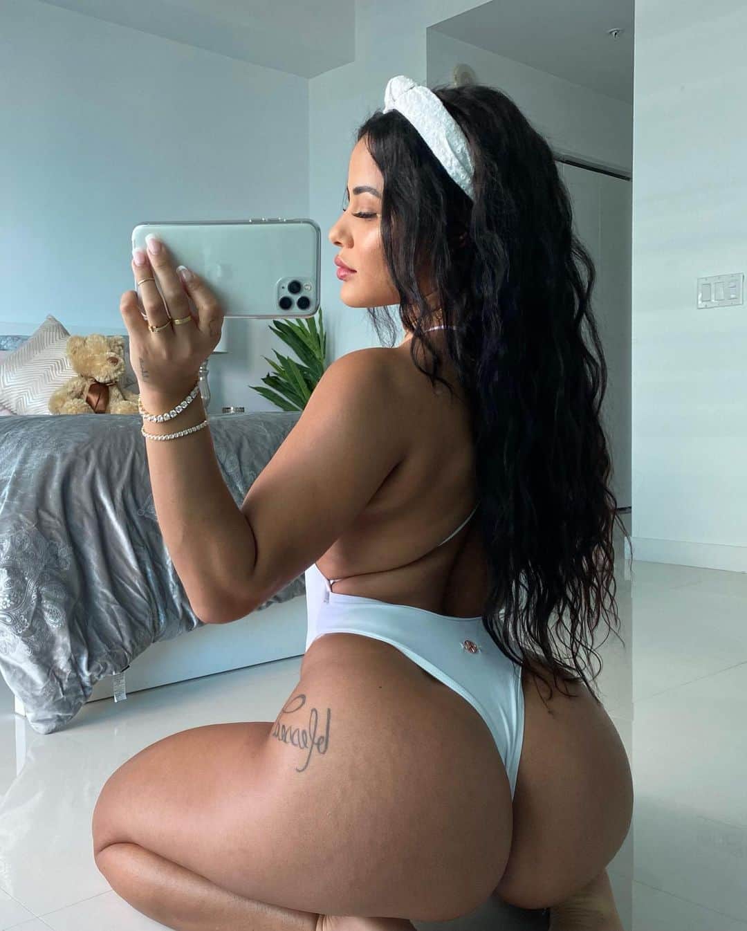 Katya Elise Henryさんのインスタグラム写真 - (Katya Elise HenryInstagram)「I can still remember when I started in the fitness world that cellulite, body fat % and curves were scrutinized by eeveryyonnne! I am so damn glad that I have helped break what society perceived as perfection and taught them what’s really up!🍑😍 - If you are one of my #WBKgirls than you are part of this movement as well! You don’t care what anyone thinks of how you look, you LOVE your body just the way it is, you train to feel GOOD, you eat to NOURISH your body, you CELEBRATE life at every opportunity! - All my clients that are finishing off the current THICC challenge are proof of this. I am such a proud training mommmm 😭🥰I am so excited to take on the next PEACH PLEASE challenge with you girls again, and welcome new #WBKgirls to the fam! - LINK IN BIO! We are starting on the 30th of March!」3月7日 9時35分 - katyaelisehenry