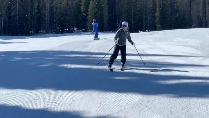 カーリー・パターソンのインスタグラム：「Just a few of my many wipeouts for your viewing pleasure🤣⛷」