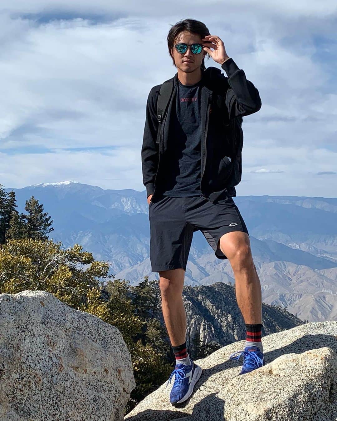 ダニエル太郎さんのインスタグラム写真 - (ダニエル太郎Instagram)「Day off Hiking ❄️❄️☀️☀️🌲🌲」3月7日 10時09分 - tarodaniel