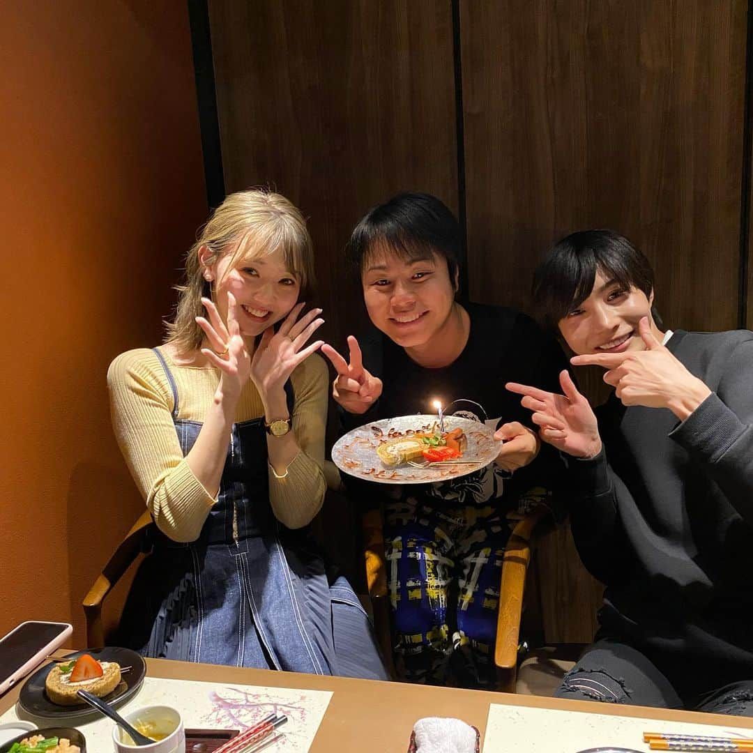 井上裕介さんのインスタグラム写真 - (井上裕介Instagram)「カンコンホリックファミリーの、まなみんとセナが誕生日祝ってくれた^_^ 仲間がいるって嬉しい。  #NONSTYLE #ノンスタイル  #井上 #江野沢愛美 #車谷セナ #カンコンホリック #誕生日 #パーティー」3月7日 10時15分 - nonyusuke