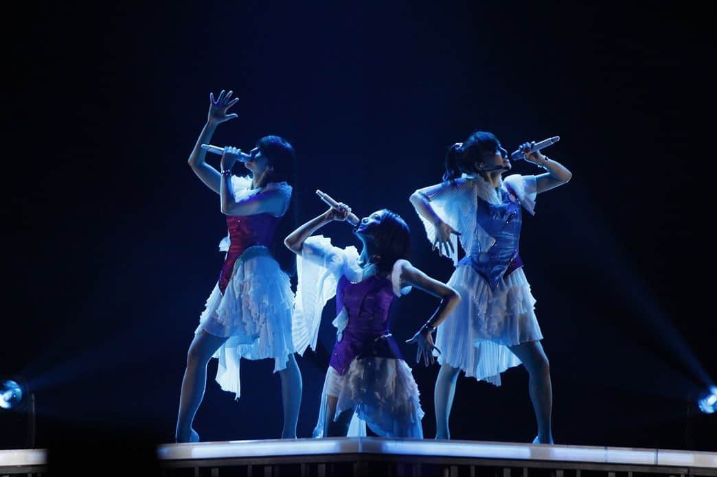 Perfumeさんのインスタグラム写真 - (PerfumeInstagram)「「Perfume 8th Tour 2020 “P Cubed” in  Dome」ライブに寄せて、みなさんからの温かいメッセージ本当にありがとうございます。  Throwback to the "Perfume 8th Tour 2020 'P Cubed' in Dome." Swipe ➡️ for more photos. #prfm #PCubed 📸  by P.T.A.」3月7日 11時00分 - prfm_official