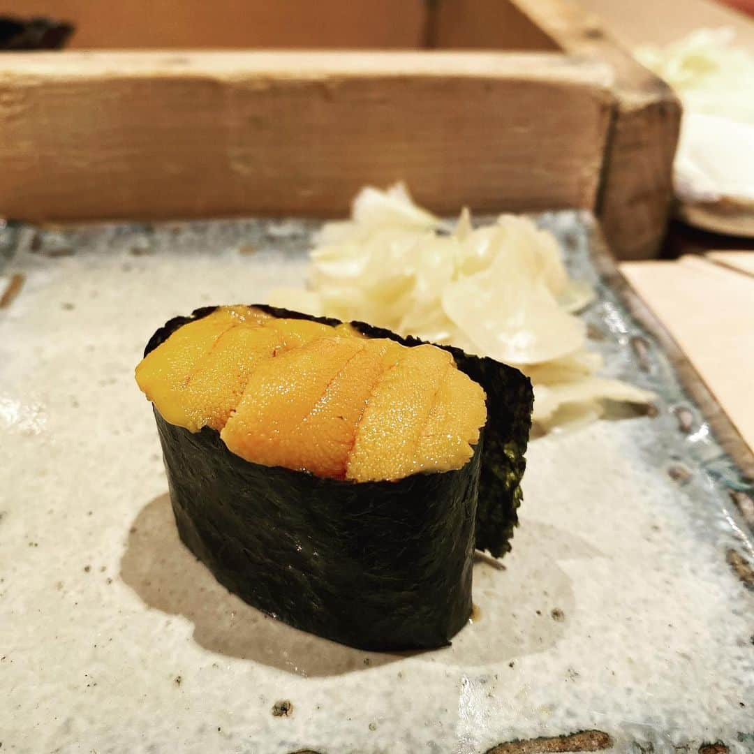 大出千尋さんのインスタグラム写真 - (大出千尋Instagram)「. 幼なじみと大好きなお鮨を食べに🍣 . #おはぎ#とろたく#お鮨」3月7日 11時00分 - chihiro_1208_offi