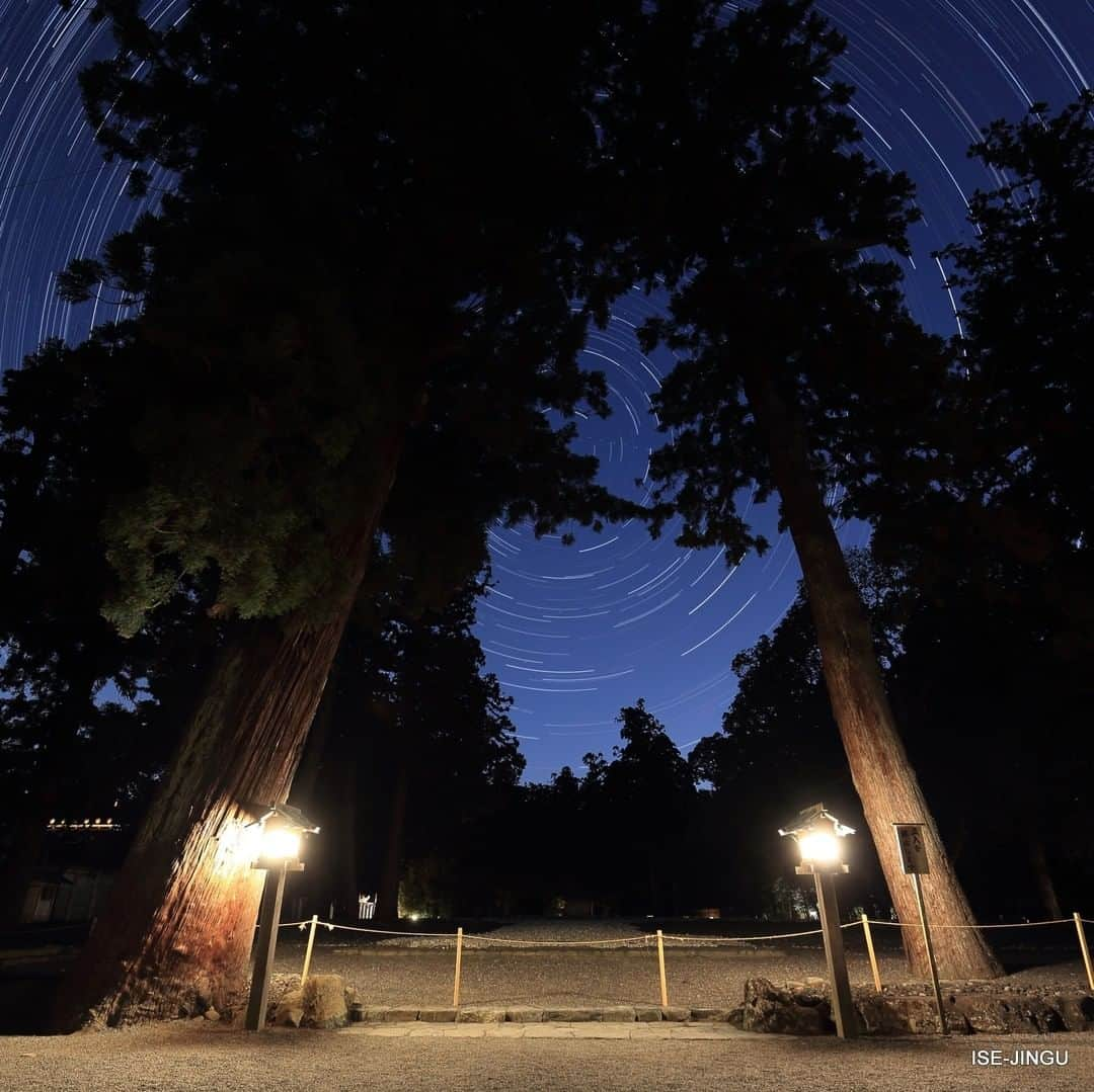 伊勢神宮さんのインスタグラム写真 - (伊勢神宮Instagram)「#伊勢神宮 #神宮 #神社 #心のふるさと #外宮 #古殿地 #星空 #夜景 #浄闇 #ISEJINGU #JINGU #SOUL_of_JAPAN #Japan #Jinja #Shinto #Geku #Kodenchi #starrynight #nightview」3月7日 11時00分 - isejingu.official