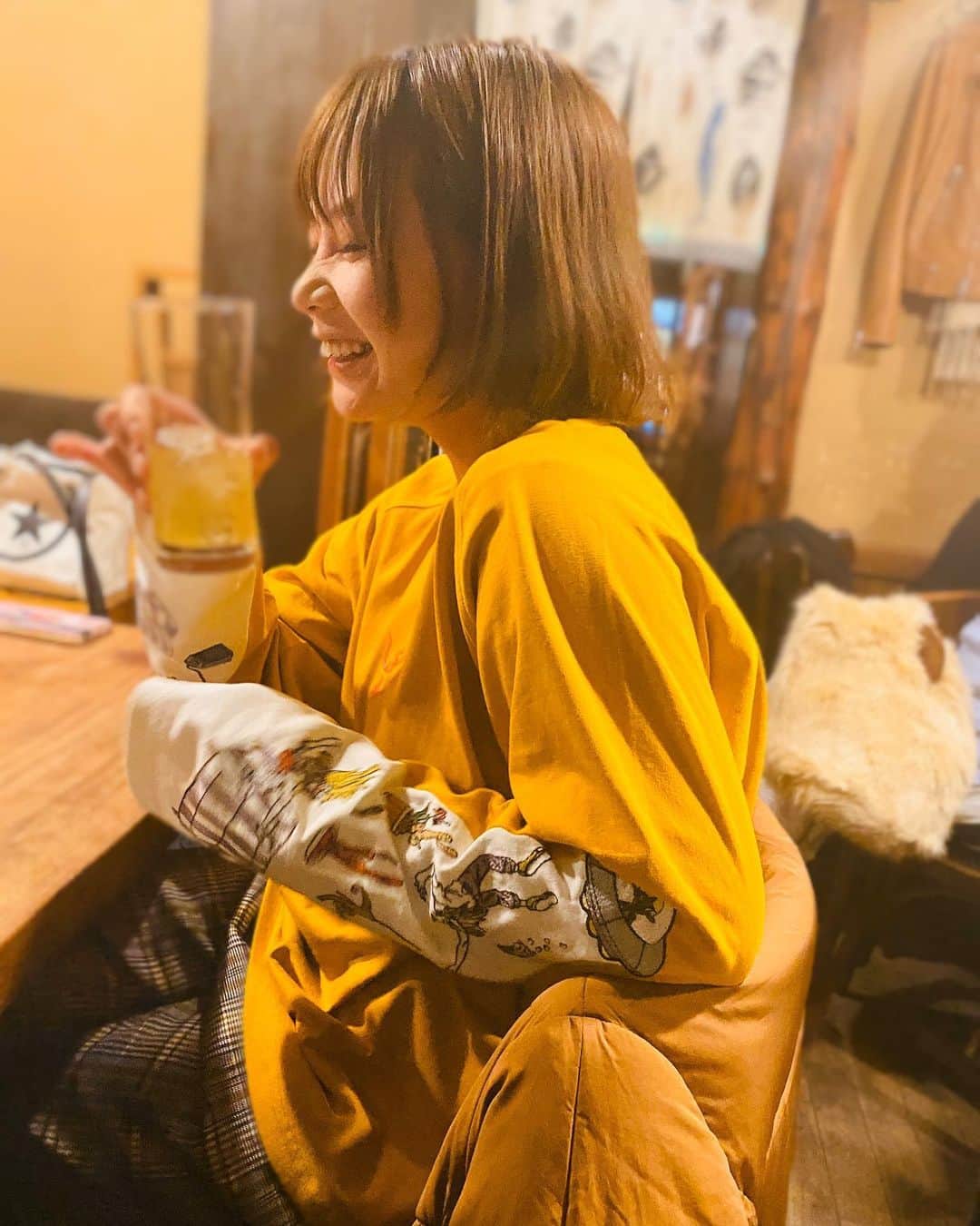 真奈さんのインスタグラム写真 - (真奈Instagram)「. お洋服かわいい…👽 #leftalone」3月7日 11時12分 - manatmnt0116
