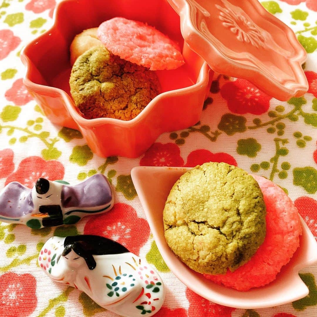 森崎友紀さんのインスタグラム写真 - (森崎友紀Instagram)「#森崎友紀#料理#cooking#初節句#手作り#ひなまつり#ひな祭り#ひな祭りごはん#ひなまつりごはん#毎年恒例#お寿司ケーキ#3色クッキー#手作りクッキー 雛祭りには、お寿司ケーキと3色クッキーは毎年定番で作っています。 行事に必ず作るものがあると、子供達が大きくなっても「あれ食べたいな」と、思い出してもらえそうな気がします(^ ^) レシピはブログに掲載しています(^^)→http://s.ameblo.jp/morisaki-yuki/」3月7日 11時32分 - morisakitchen