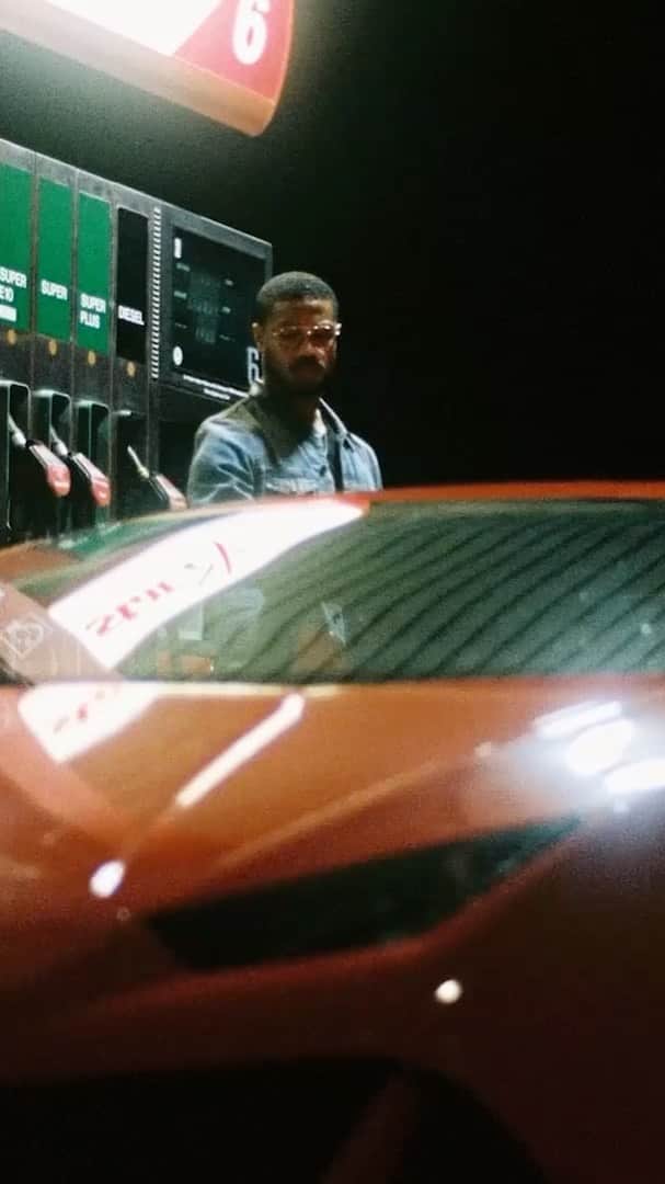 マイケル・B・ジョーダンのインスタグラム：「335km/208mph on the Autobahn in Berlin. HAHA (Jadakiss laugh) 🏎💨 🎥: @leovolcy @a.r.visual @mskspirit @brnctt 🎵: @jadakiss @axwell」