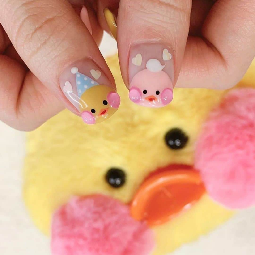 Chuuのインスタグラム：「주말인데 집에서 네일하는거 어때용💛 It's the weekend, so let's do nail art at home!✨」