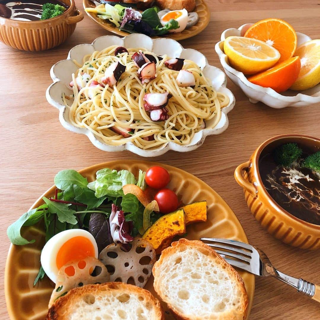 佳村はるかのインスタグラム：「この間。﻿ 綾が家に来てくれた🐙♡﻿ ﻿ ﻿ ふたりの写真は去年のイベントの写真﻿ （江戸川ボートレース場）﻿ ﻿ ﻿ ﻿ #洲崎綾﻿ #やさしい綾﻿ #ケーキ買ってきてくれた　♡﻿ #檜山さんお勧めのタコのペペロンチーノ #家でも作れた　#ペペロンチーノにタコとバジル入れるだけ﻿」