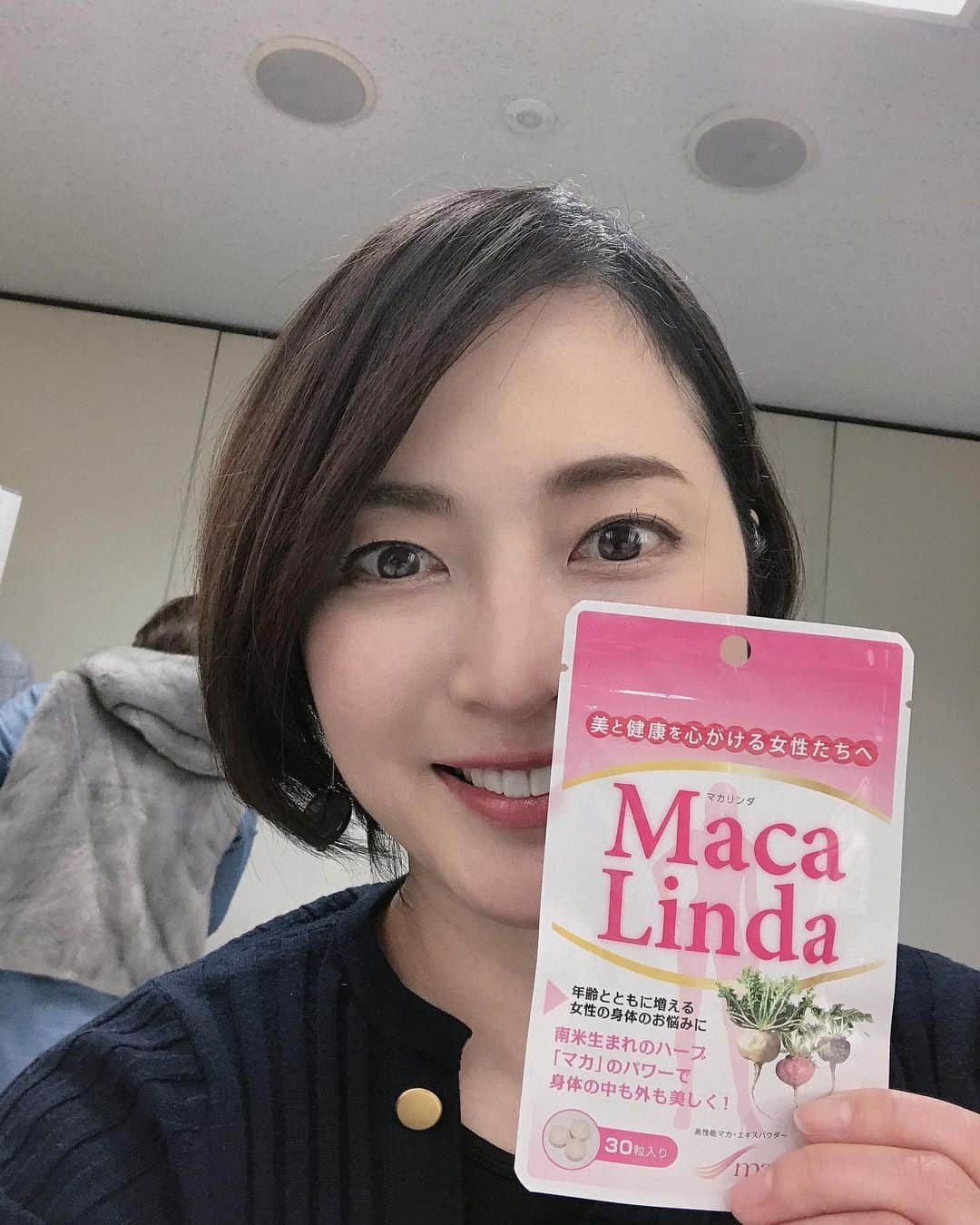 八木沼純子さんのインスタグラム写真 - (八木沼純子Instagram)「疲れを見せない😊 いつもリラックスして普通の状態を保てる… のがこれ。 ・ ・ #お肌の調子がいいと気分もあがる #笑顔が溢れる  #2枚目画像笑いすぎ #横からチャチャ入れられて😅 #すみません  #1日3粒  #私は一度に3粒笑 #いつでも好きな時に #薬じゃないのです #マカ  #アミノ酸類たくさん #季節の変わり目 #月に一度の時もリラックス #そしてただ今デトックススープ飲んでます #2日目 #プリンスアイスワールド広報大使  #maca #macalinda #towacorporation」3月7日 12時56分 - junko_yaginuma