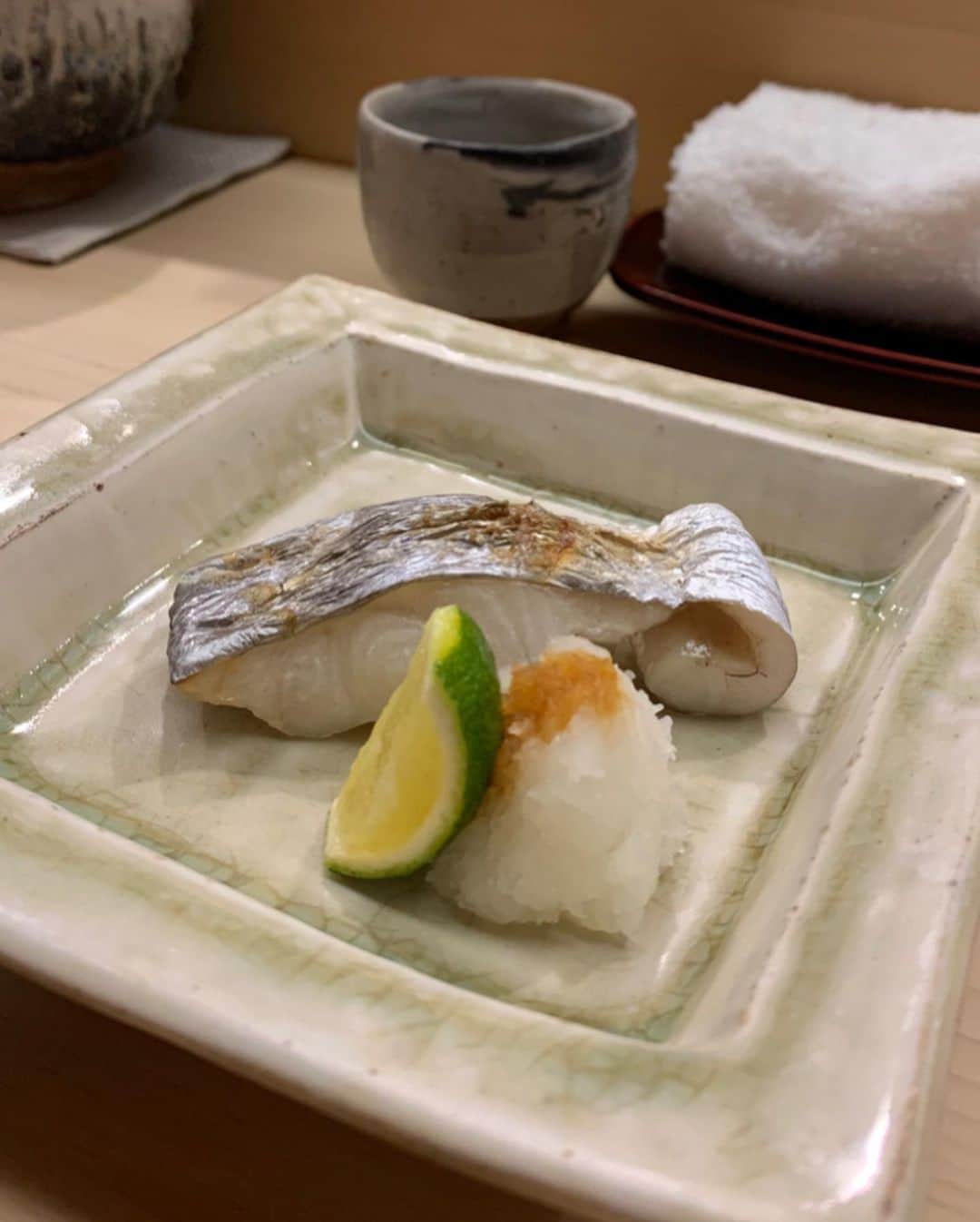 沢瀉美緒さんのインスタグラム写真 - (沢瀉美緒Instagram)「※ Sushi lover💛 . The first visit to “Sugita ” . 念願の日本橋蛎殻町すぎたへ💛 . おまかせなのですが、 まずはおつまみから✨ . 特に皮剥と肝のお刺身と しめ鯖を海苔で巻いたものが 格別でした。 . 私たちの小ネタのような会話も 笑顔で拾ってくださる優しい大将✨ . . #sushi #お寿司 #鮨 #寿司 #お鮨 #sushigram #tokyo #東京 #日本橋蛎殻町すぎた #ミオログ」3月7日 13時21分 - mio_omodaka