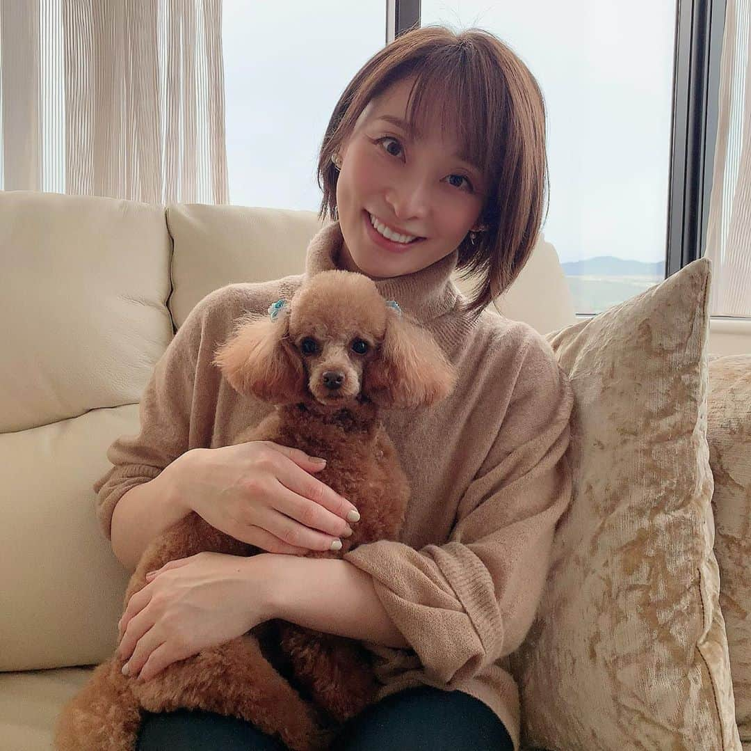 藤咲えりさんのインスタグラム写真 - (藤咲えりInstagram)「我々毛切りました。（ウイルス感染には最大の注意を払って） 先週から講師をしている教室がどこも休講なので3週間近く仕事が全て休みに。生徒さんの大きなイベントも中止になったりと色々な所に影響があり残念ですがこんな時しか出来ない事、インプット期間として意味のある日々にしたいです。先ずは枯渇しているボギャブラリーを増やす、錆び付いた感性を刺激する！増えすぎた譜面もどうにかこの際に。」3月7日 22時52分 - eri_fujisaki91